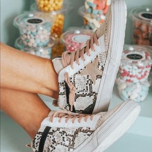 NIB Snake skin rose gold sneaker